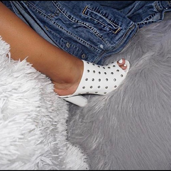 **Brand New**Peep Toe Silver Accent Peep Toe Pumps - Picture 2 of 2